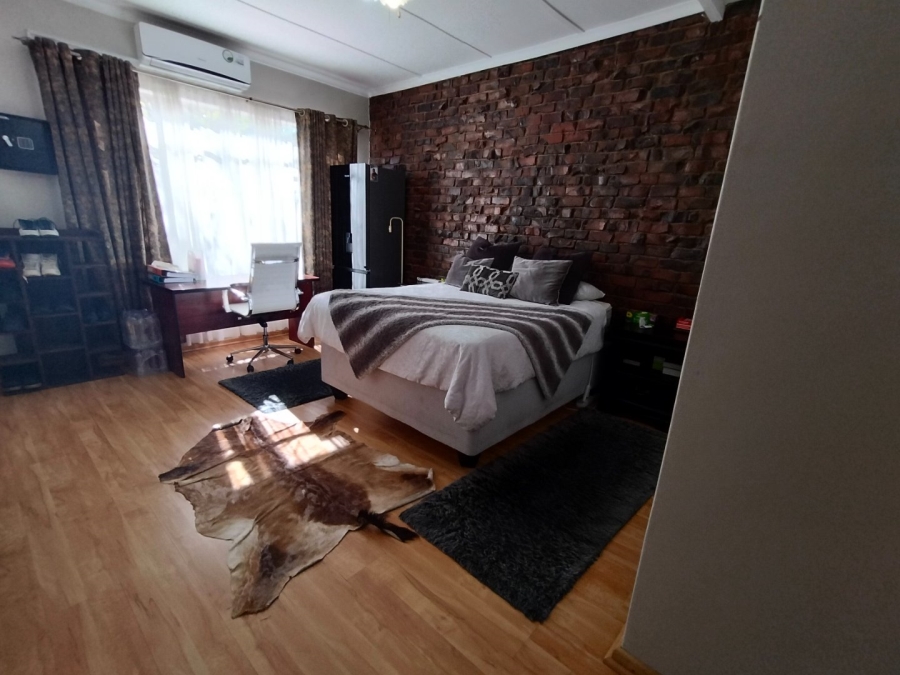 5 Bedroom Property for Sale in Fichardt Park Free State